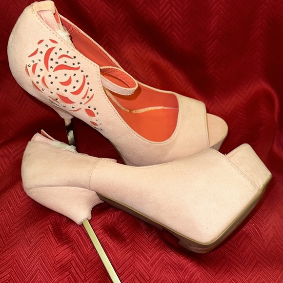Qupid Pink 5.5” Platform Heel. Open Toe. Size 9. - Picture 5 of 5